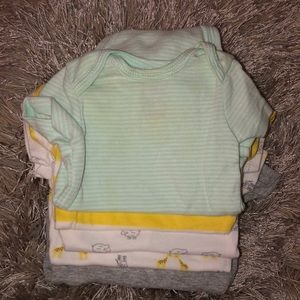 Carter’s 5 pack onesies